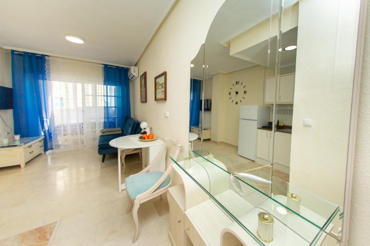 Студия На Белоснежном Пляже Los Locos Torrevieja Buitenkant foto