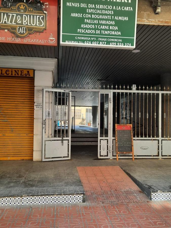Студия На Белоснежном Пляже Los Locos Torrevieja Buitenkant foto