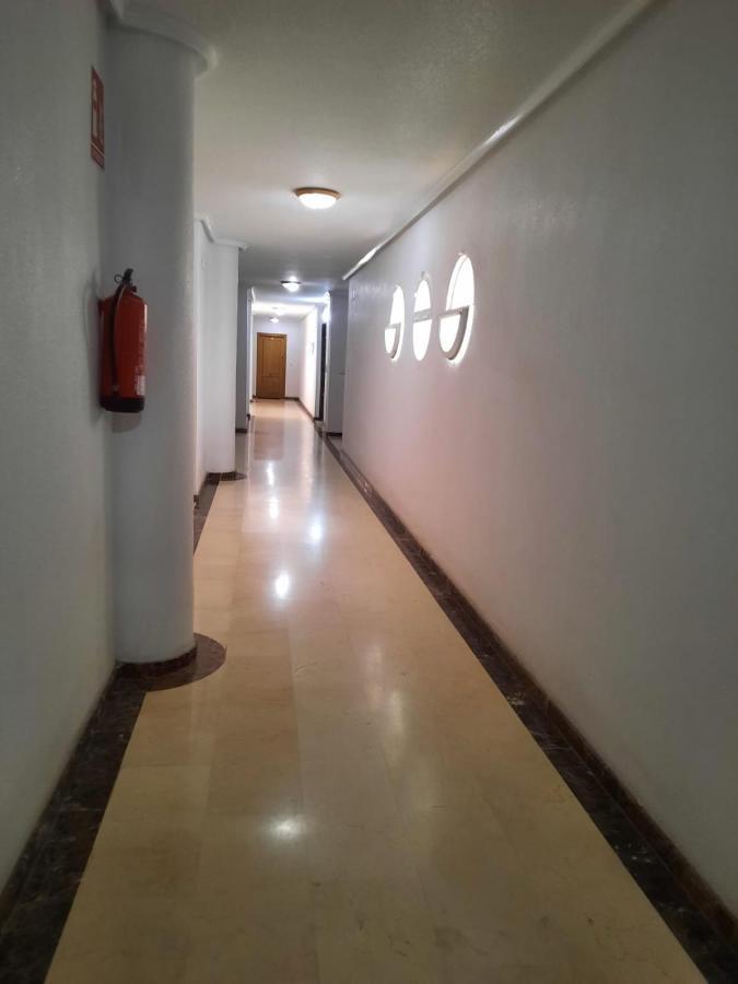Студия На Белоснежном Пляже Los Locos Torrevieja Buitenkant foto